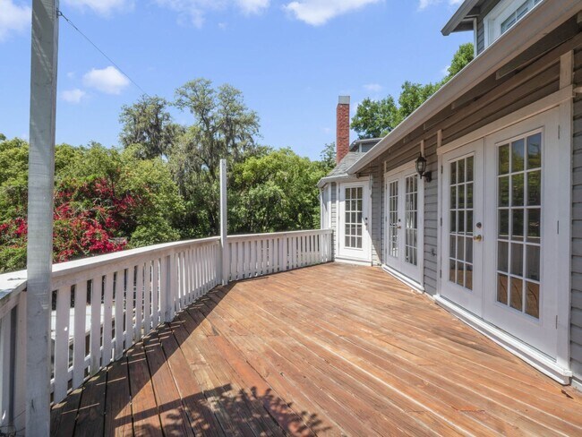 Building Photo - Charming 1/1 condo near Lake Virginia