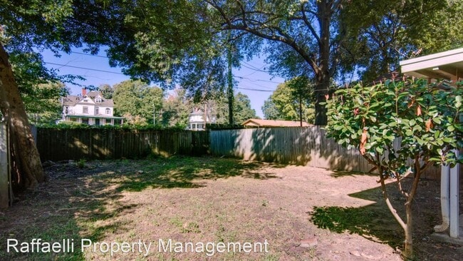 Building Photo - 3 br, 2 bath House - 1021 Locust St