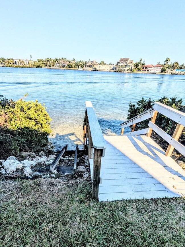 Building Photo - 2 BED 1 BATH CONDO ON SIESTA KEY **ALL UTILITIES/WIFI INCLUDED**