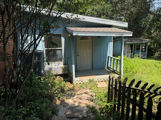 Building Photo - 3013 W La Rua St