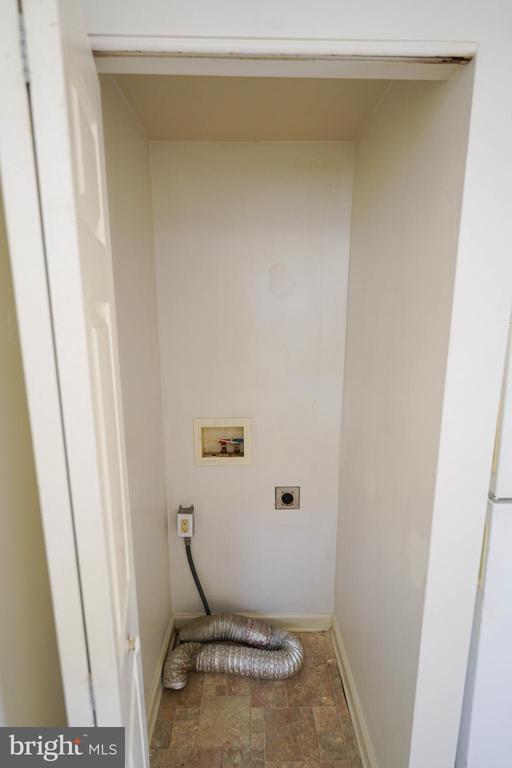 Building Photo - 401 Newton Terrace