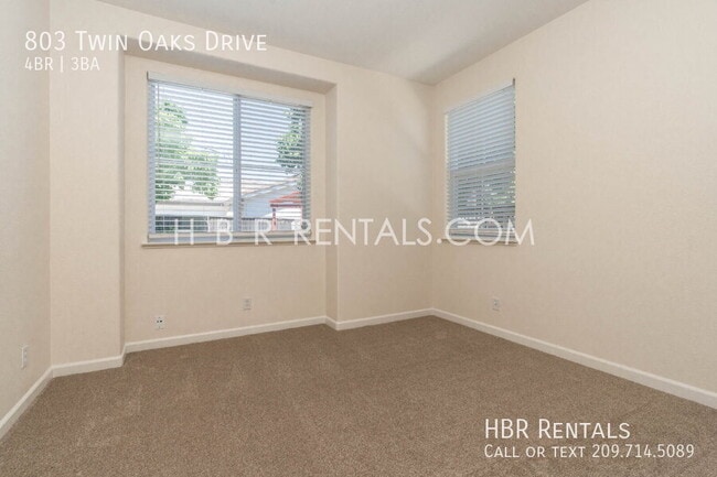 Building Photo - 803 Twin Oaks Dr