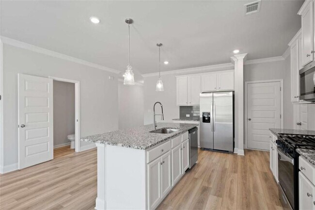 Building Photo - 3320 Westgate Park Dr