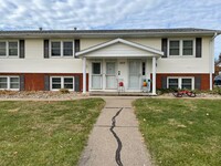 Building Photo - 1 Bedroom, 1 Bath Townhouse LeClaire, IA