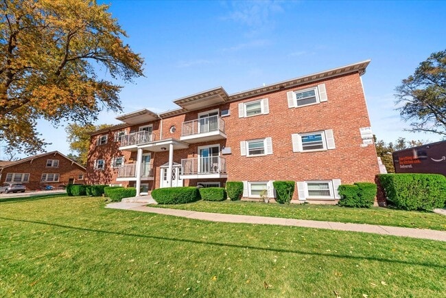 Primary Photo - 122 W Washington St