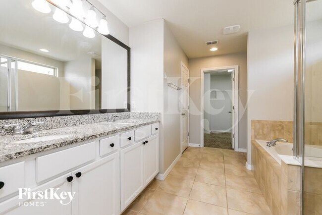 Building Photo - 2758 Red Horse Dr