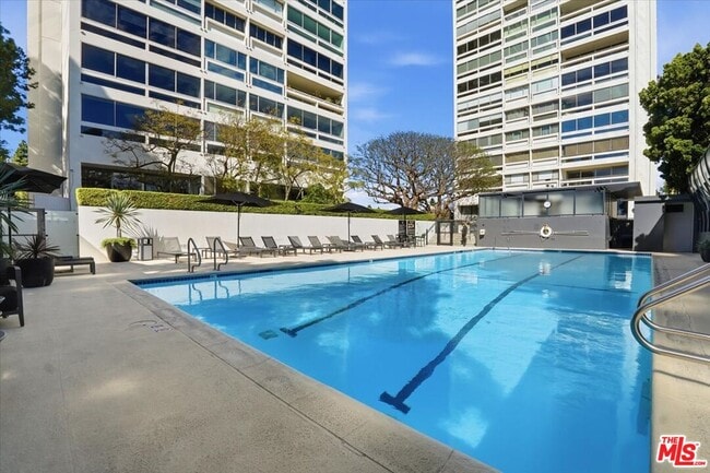 Building Photo - 2222 Ave of the Stars