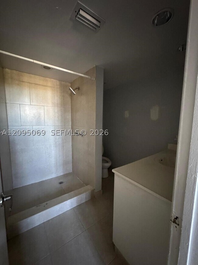 Building Photo - 10090 NW 80th Ct