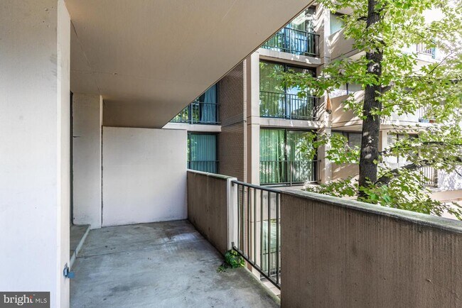 Building Photo - 4141 Henderson Rd