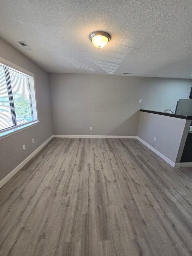 Building Photo - 1 Bedroom 1 Bathroom Apartment!