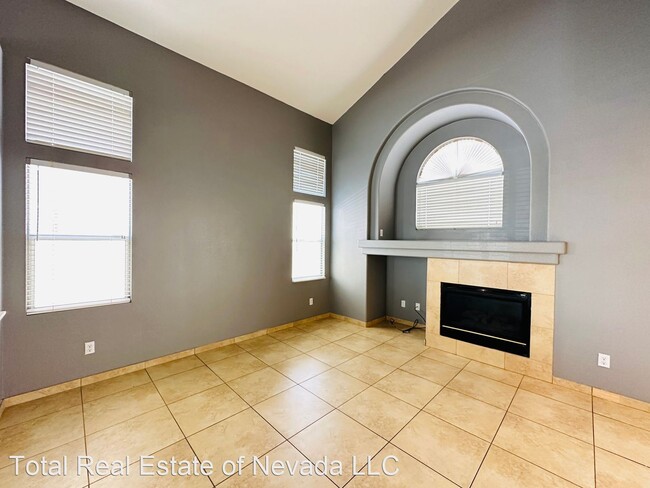 Building Photo - 5 br, 3 bath House - 4353 Silver Bay St