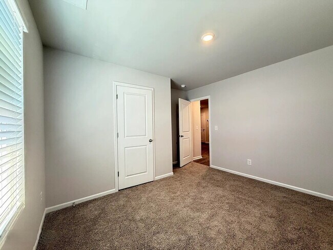 Building Photo - Modern Comfort & Tranquil Living in Winnabow, NC - Showings will begin December 8, 2025 with a 24...