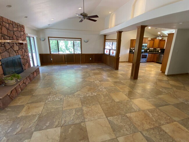 Building Photo - 2285 Sanborn Dr
