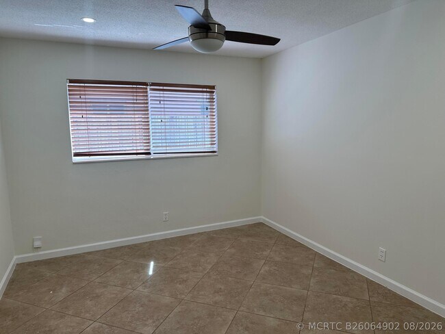 Building Photo - 1632 NE 56th Ct