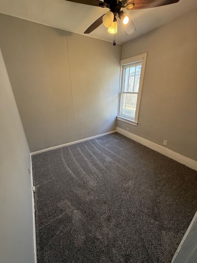 Building Photo - 623 W Main St