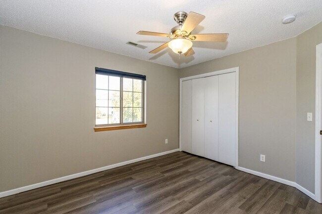 Building Photo - Updated 2 Bedroom with Garage and Off Street Parking Included!