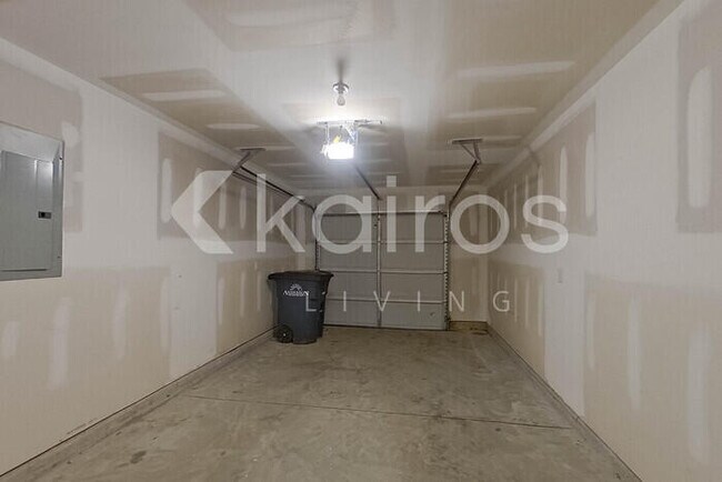 Building Photo - 305 Cedar Ridge