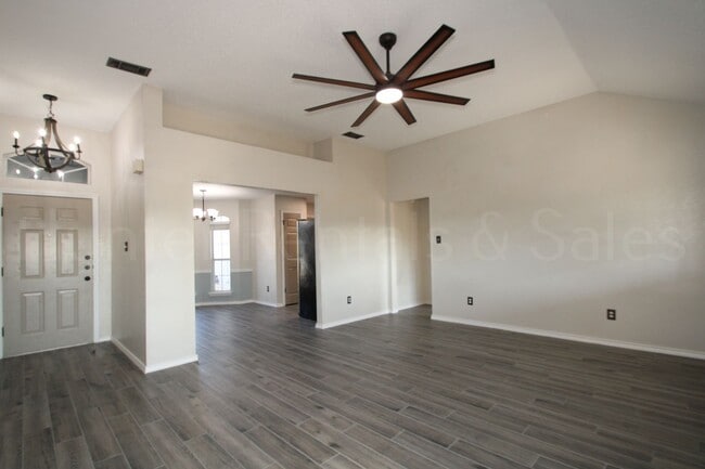 Building Photo - Updated Beauty! A Must See!