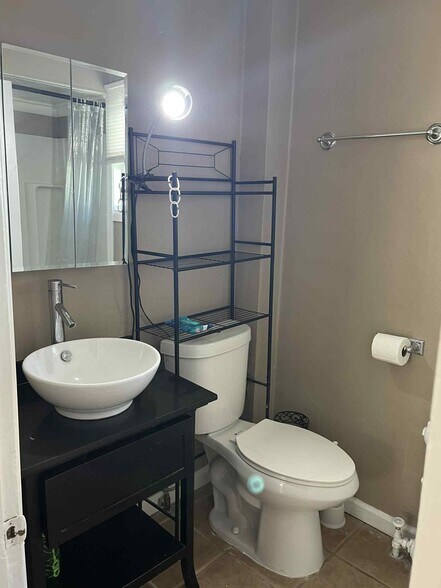 Small bathroom with bath tub - 1368 High Ave