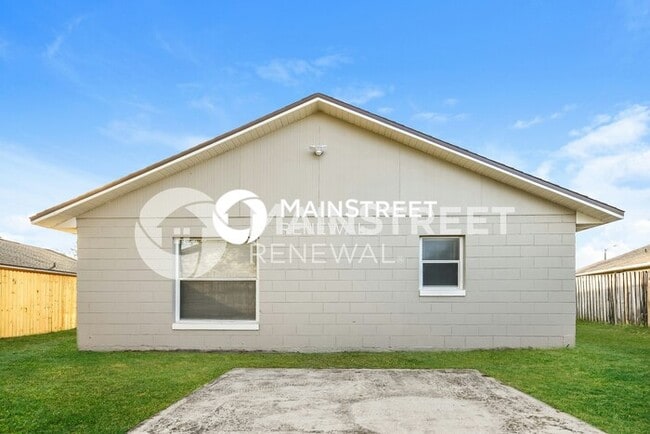 Building Photo - 3 Bedroom Pet-Friendly Home in Orlando, FL with Main Street Renewal