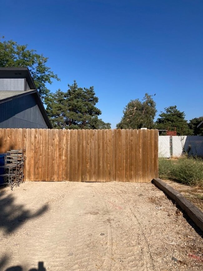 Building Photo - Coming soon! Great location, 4 bedroom hou...