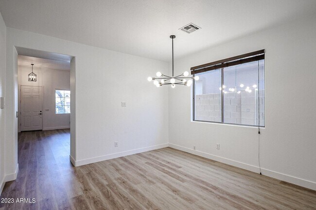 Building Photo - BRAND NEW 5 BEDROOM HOME IN PHOENIX