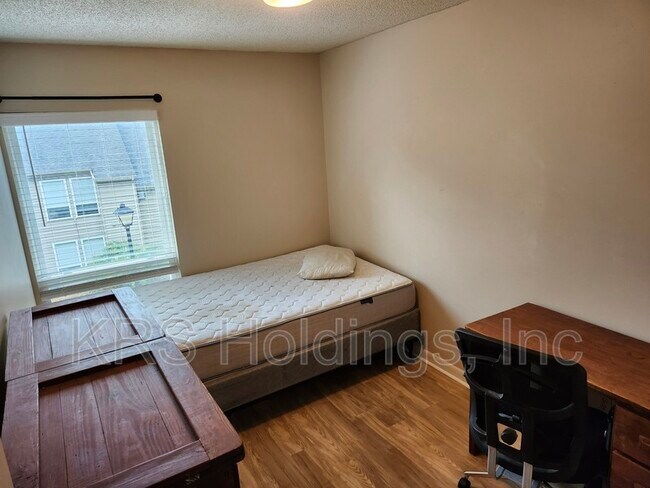 Building Photo - 1305 Bradley Dr