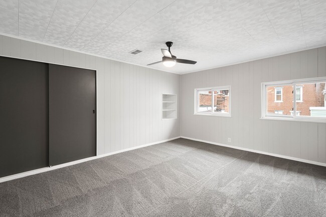 Building Photo - Beautiful 2 bedroom home in South Side Fla...
