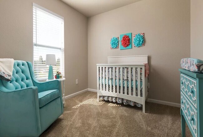 Building Photo - Newer 2000 sq ft 4 bedroom home for Lease