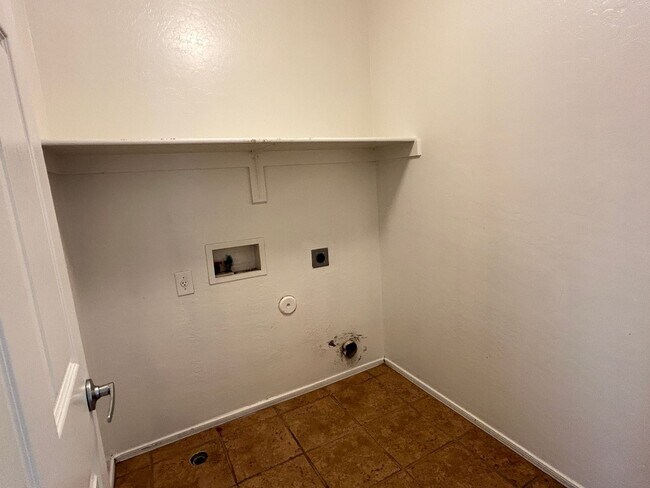 Building Photo - 9598 N 82nd Ln