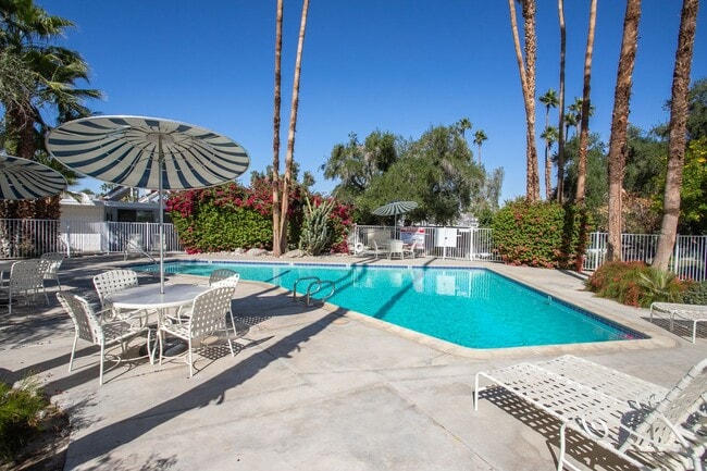 Building Photo - Mid-Century in Rancho Mirage!