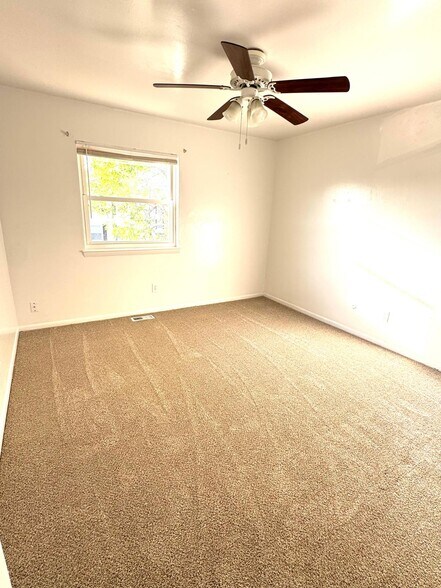 Building Photo - 725 Alder Cir