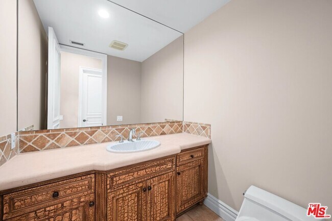 Building Photo - 11221 Briarcliff Ln