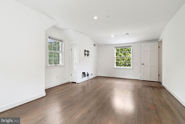 Building Photo - 3712 Fordham Rd NW