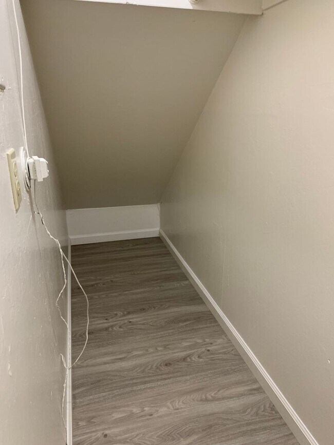 Building Photo - 3 Bed 2.5 Bath Townhouse