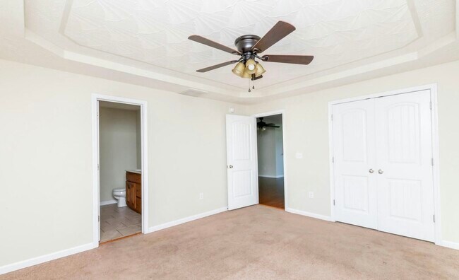 Building Photo - 15 Goldenrod Dr