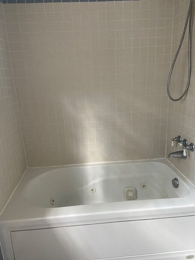 Building Photo - Beautiful 3brm, 2bath Home in Heart of Burns!!