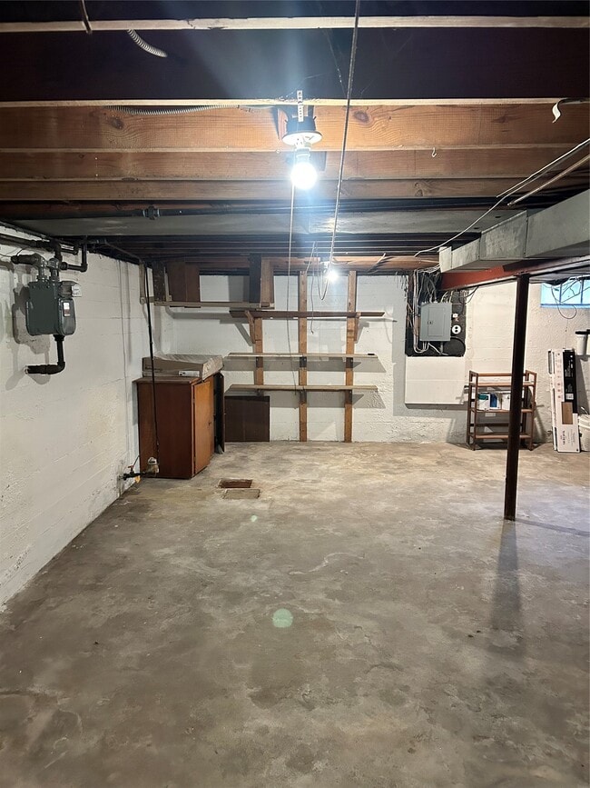 Building Photo - 74 Matthews St