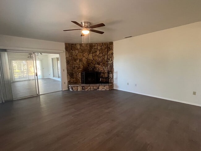 Building Photo - Spacious 3 Bedroom, 2 Bath Home for rent