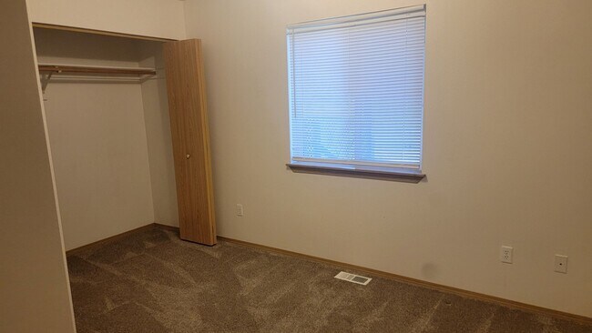 Building Photo - Nice 3 bedroom Duplex in the Valley