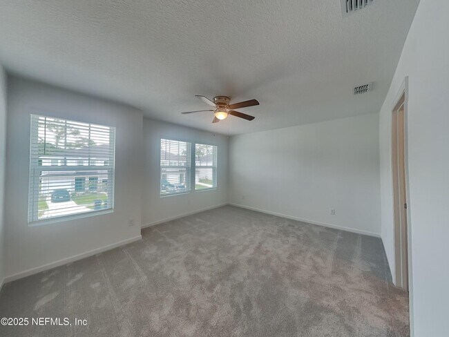 Building Photo - 622 Holly Lks Dr