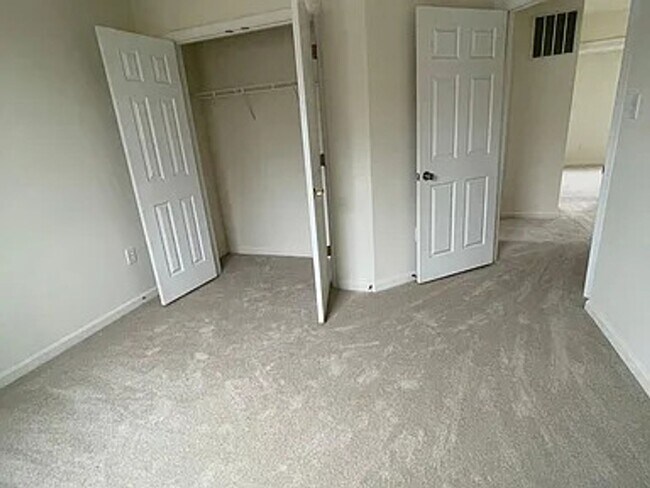 Building Photo - Spacious & Updated Home in the Heart of Hyattsville