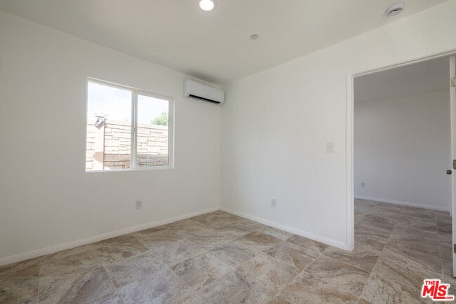 Building Photo - 15415 Sandstone St