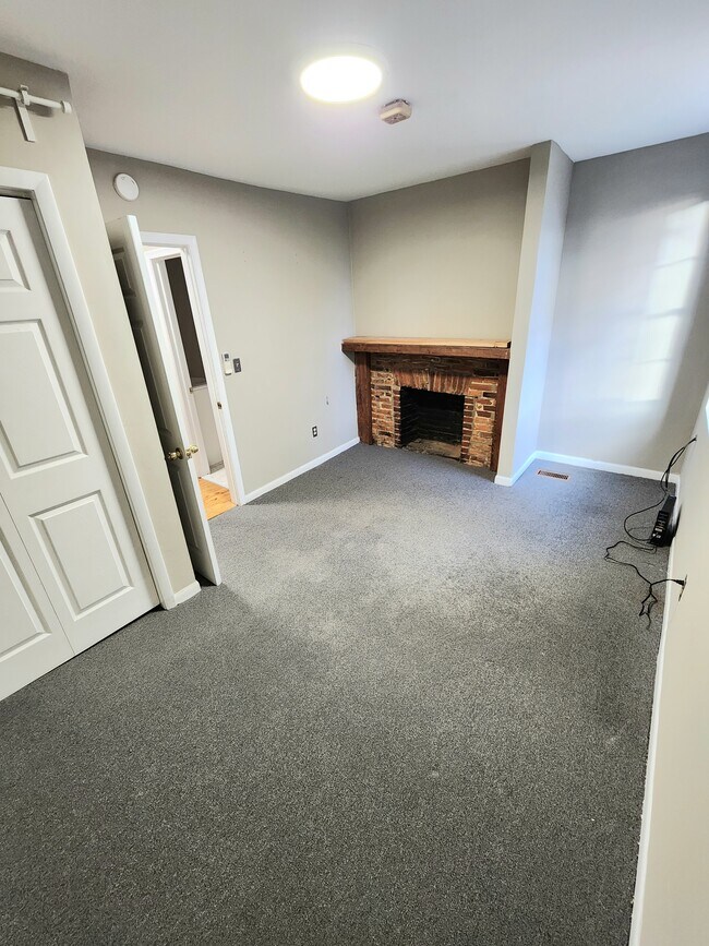 Building Photo - 661 Portland St