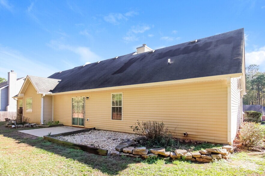 Building Photo - 300 Oak Hill Dr