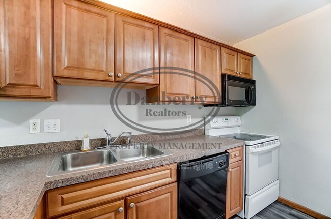 Building Photo - 1117 N Byrne Rd