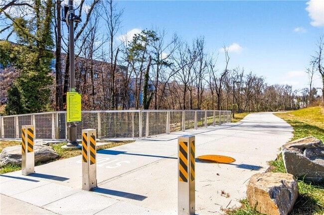 Building Photo - 1338 Booth Ave NW