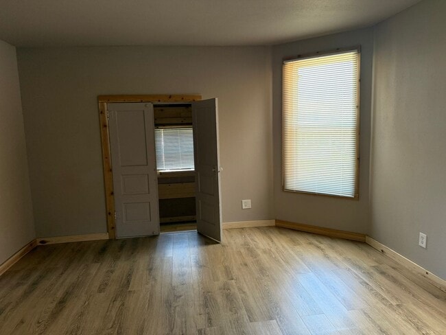 Building Photo - 818 3rd Ave N