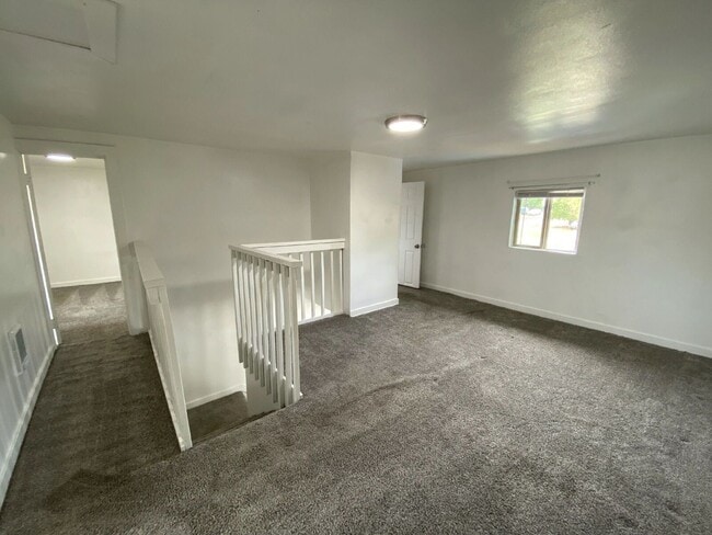 Building Photo - 452 Alder St