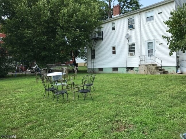 Building Photo - 14 Walnut Pkwy